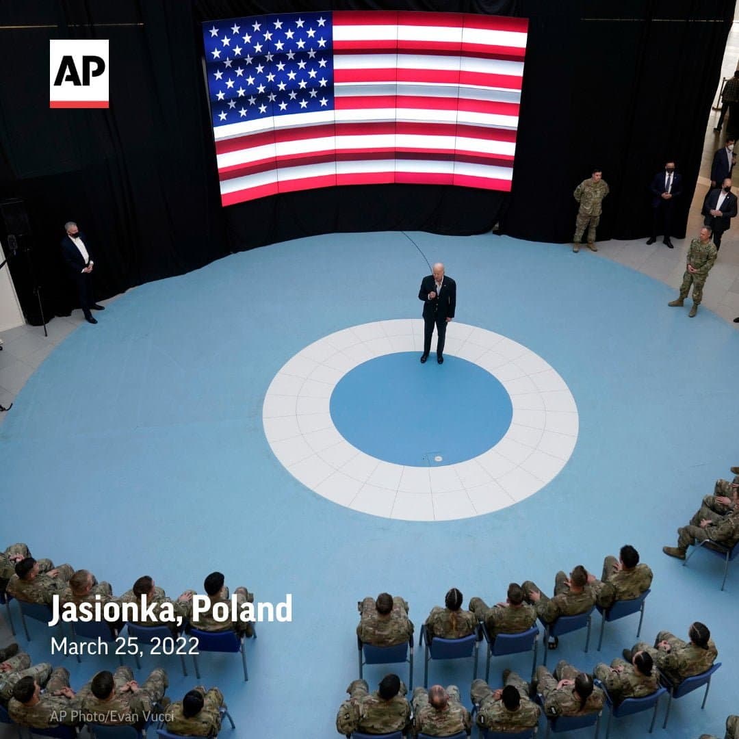 Joe Biden près de la frontière ukrainienne, promet d'alléger la souffrance des populations
