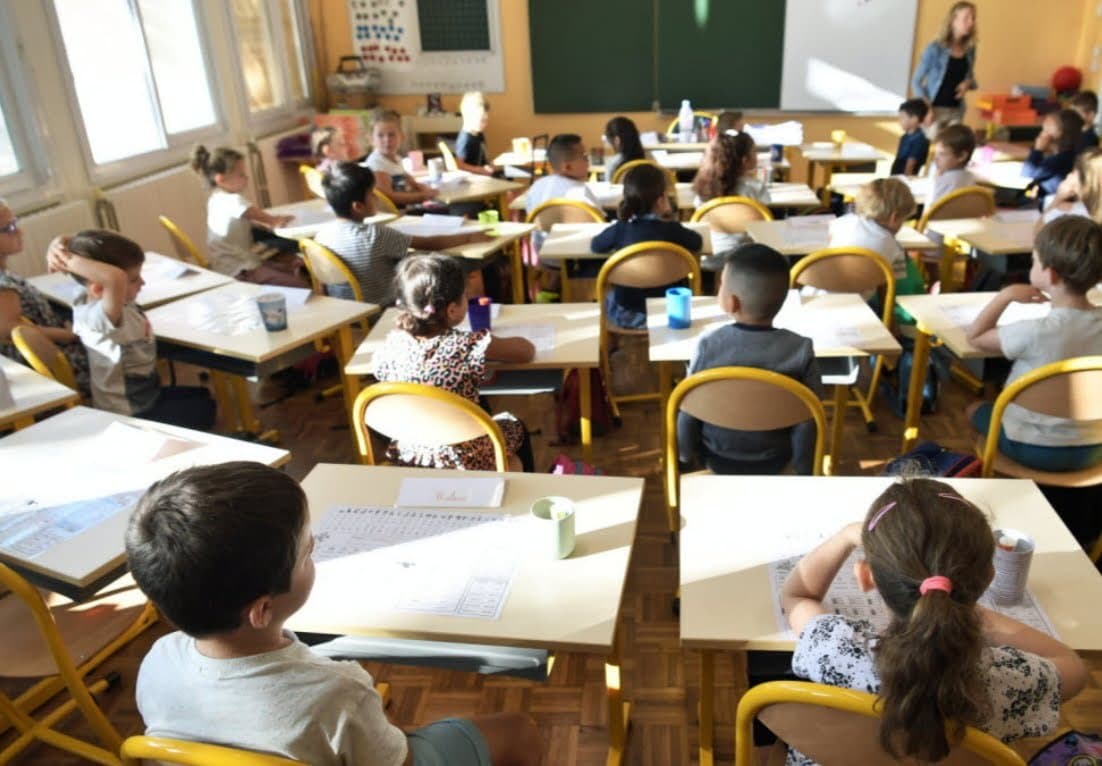 "ILS ONT UN AN D'AVANCE": LES ENSEIGNANTS IMPRESSIONNÉS PAR LE NIVEAU EN MATHS DES ÉLÈVES UKRAINIENS