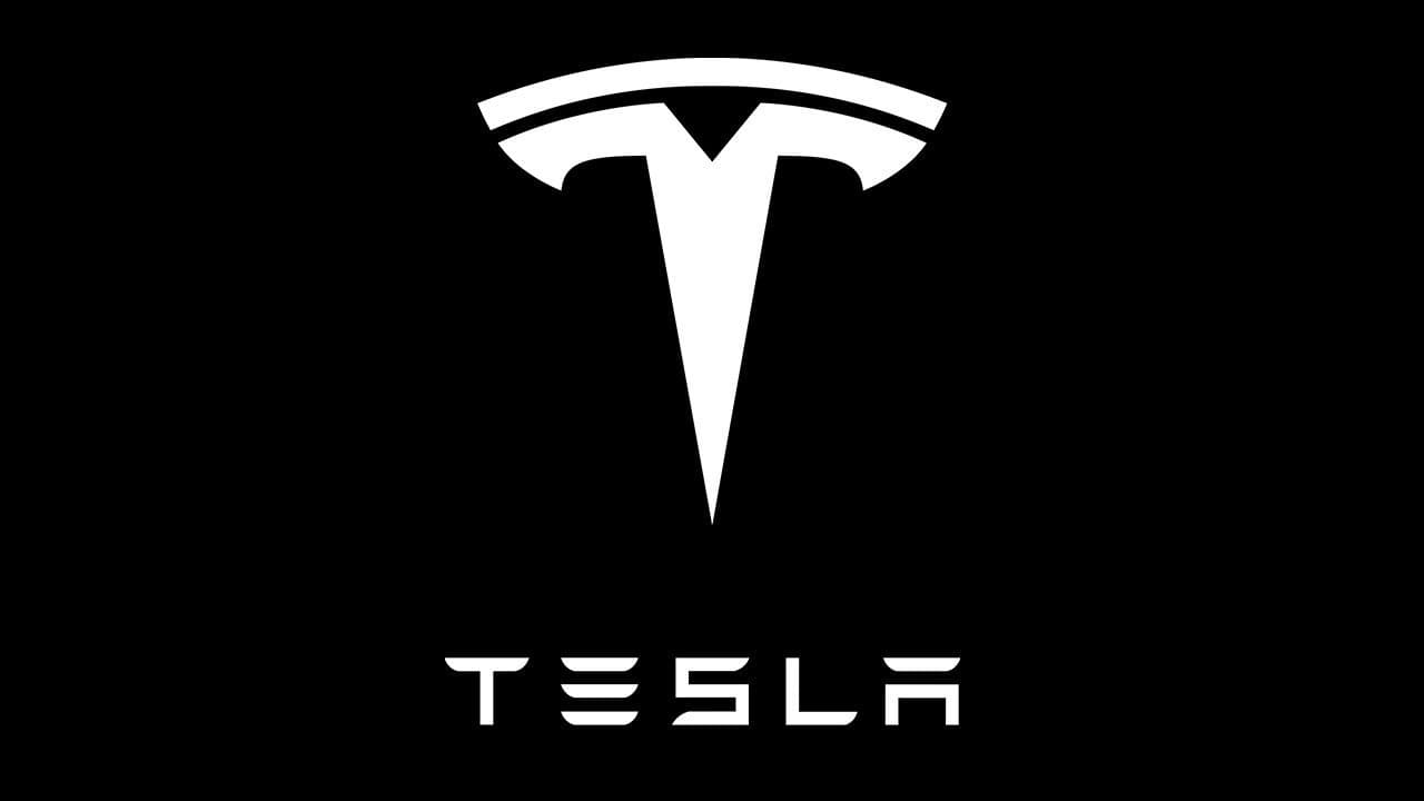 ÉTATS-UNIS: PLAINTE CONTRE TESLA, ACCUSÉE DE MENTIR SUR SES FONCTIONS DE CONDUITE AUTONOME