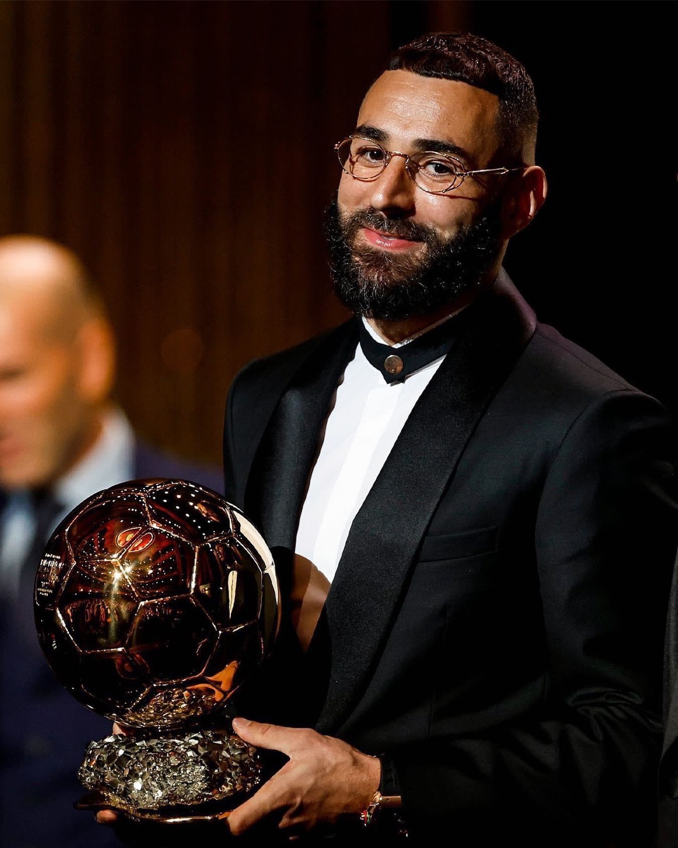 le Français Karim Benzema remporte le ballon ďor pour l'année 2022