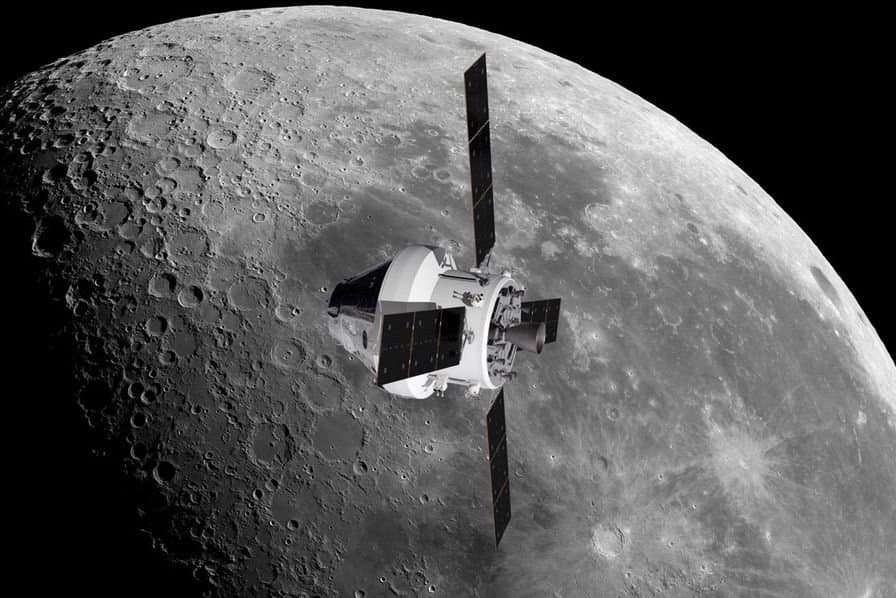 La fusée la plus puissante au monde est en route vers la Lune