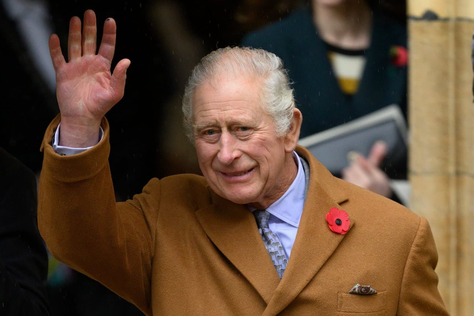 Interpellation d'un individu qui aurait jeté des oeufs en direction du Roi Charles d'Angleterre