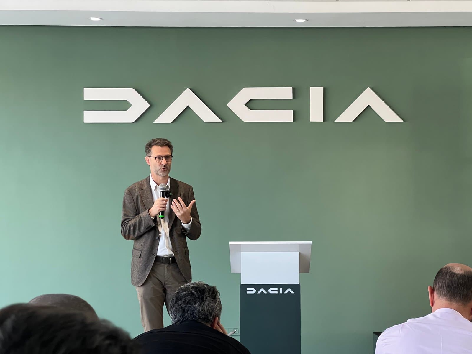 VIDEO - Dacia: Déploiement d'une nouvelle identité visuelle