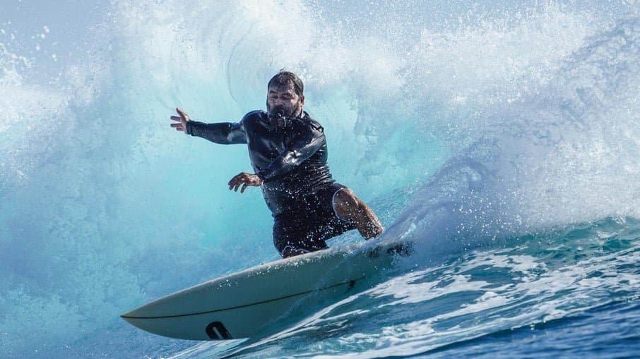 Un légendaire surfeur brésilien se tue sur le spot de Nazaré au Portugal