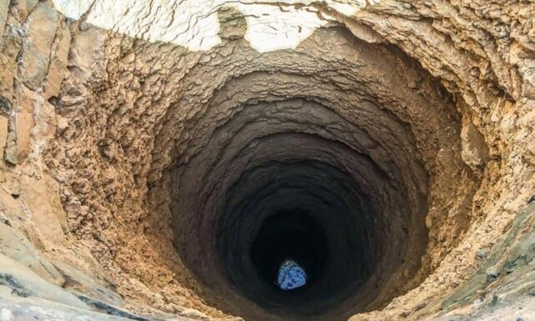 Zagora...repêchage du corps d'un ouvrier enseveli dans un puits