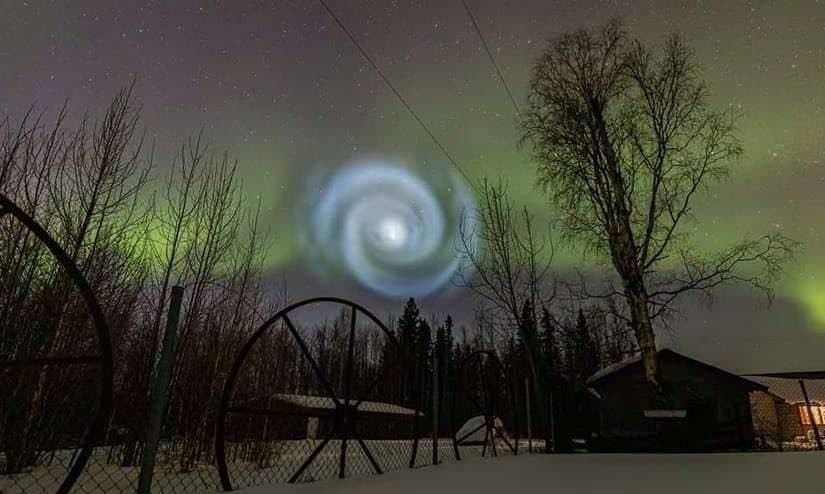 Quelle était cette étrange spirale observée devant des aurores boréales ce week-end en Alaska ?
