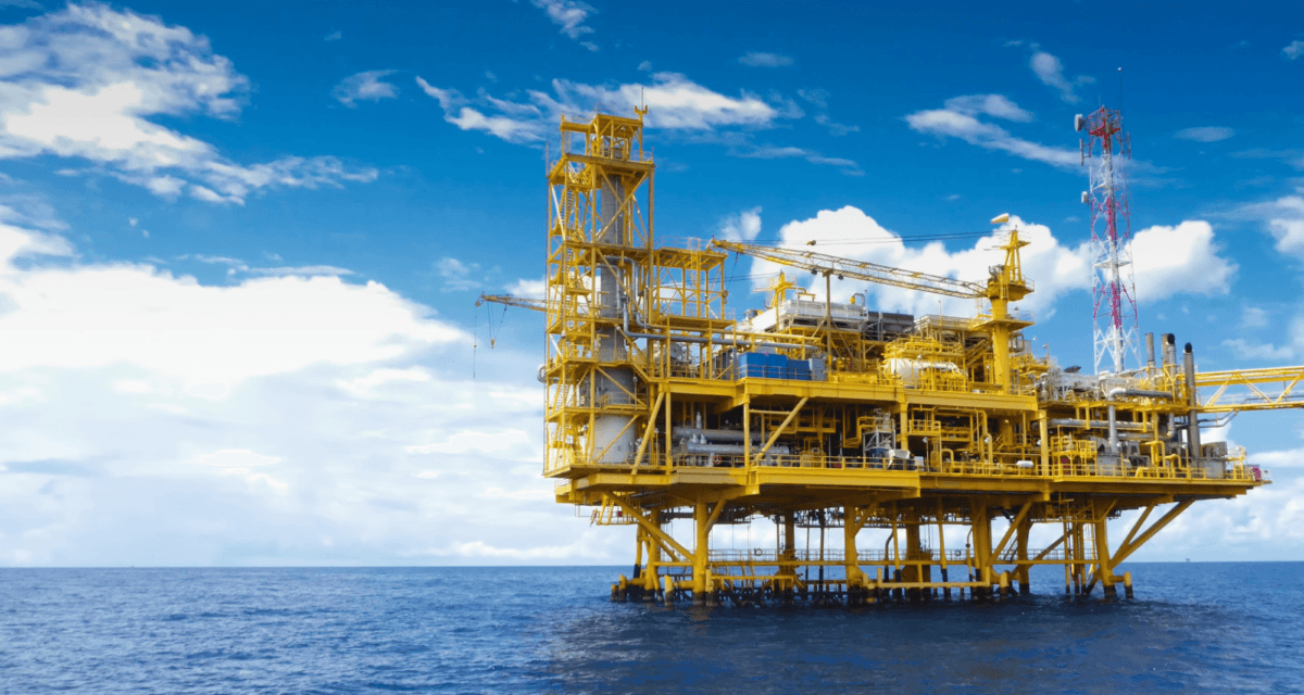 Pétrole: les baisses de production annoncées sont "dans l'intérêt" du marché mondial