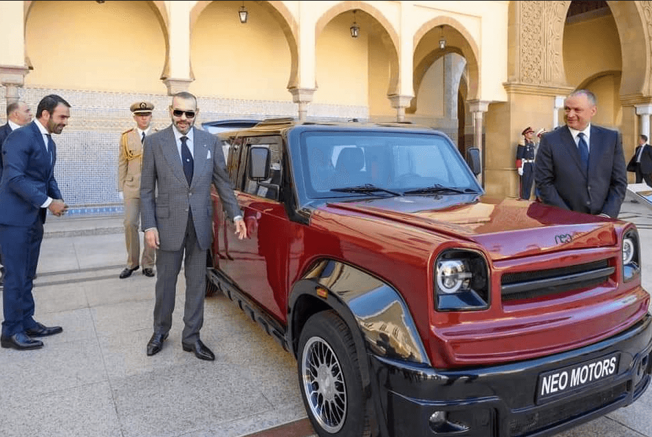 Présentation à SM le Roi d'un modèle de la 1ère marque automobile grand public marocaine et du prototype de véhicule à hydrogène d’initiative marocaine