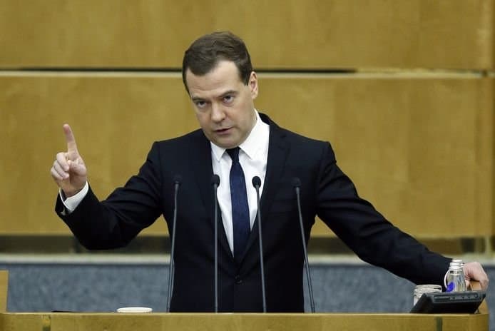 Drones au-dessus du Kremlin: l'ex-président russe Dmitri Medvedev appelle à "éliminer Zelensky"