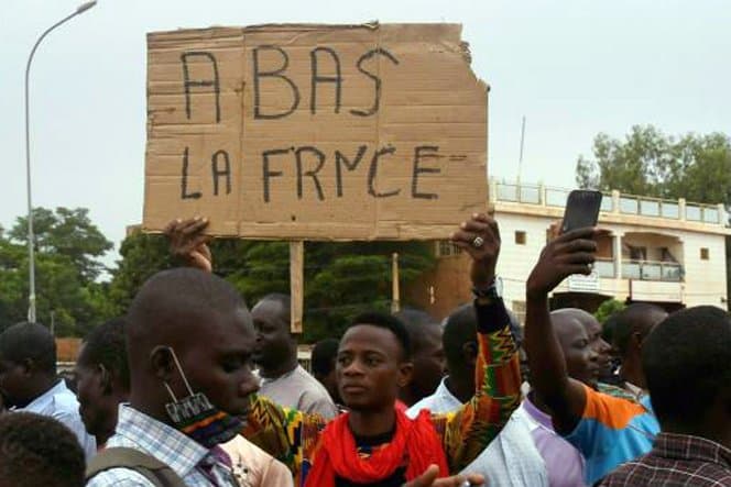 Niger : des milliers de partisans du régime militaire rassemblés près de la base française à Niamey