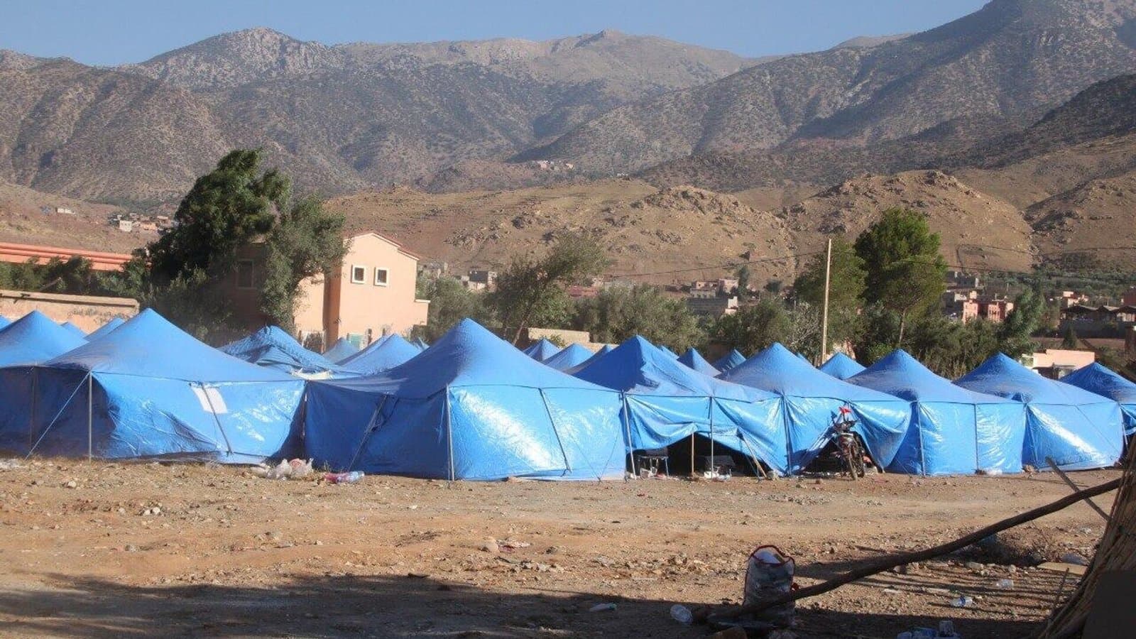 Amzmiz : Des manifestations s'intensifient face à la détresse des victimes du séisme d'Al-Hawz, réclamant des améliorations pour le logement et les soins de santé.
