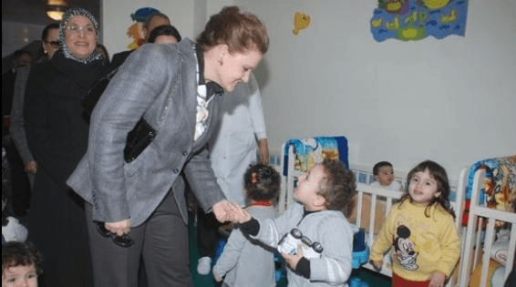 La Princesse Lalla Zineb préside l'Assemblée Générale de la Ligue Marocaine pour la Protection de l'Enfance .