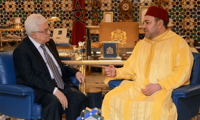 Sa Majesté le Roi félicite le Président palestinien à l'occasion de la fête nationale de son pays.