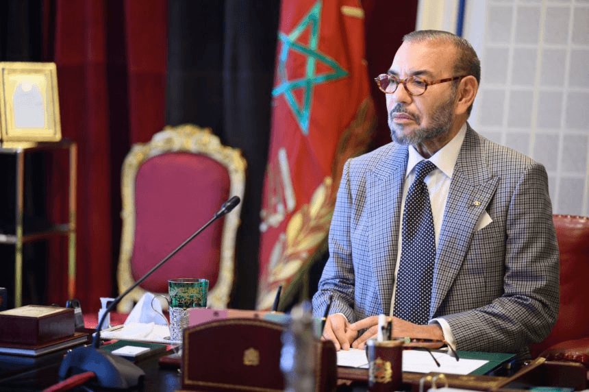 Sa Majesté le Roi félicite le Roi du Royaume du Bhoutan .