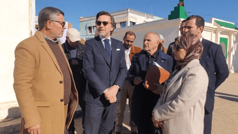 L'ambassadeur du Portugal à Ksar El Kébir .
