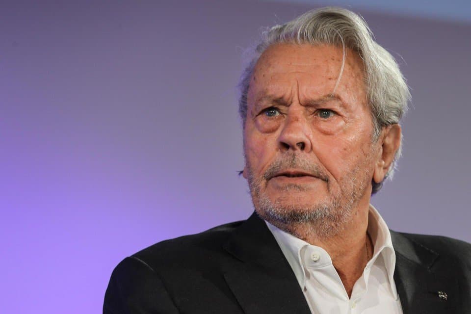 Affaire Delon: l'acteur de 88 ans placé sous sauvegarde de justice, le dernier épisode de la guerre qui déchire sa famille..
