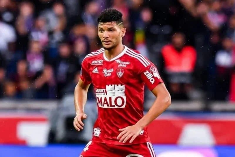 Dari exprime son envie de quitter le club français de Brest.