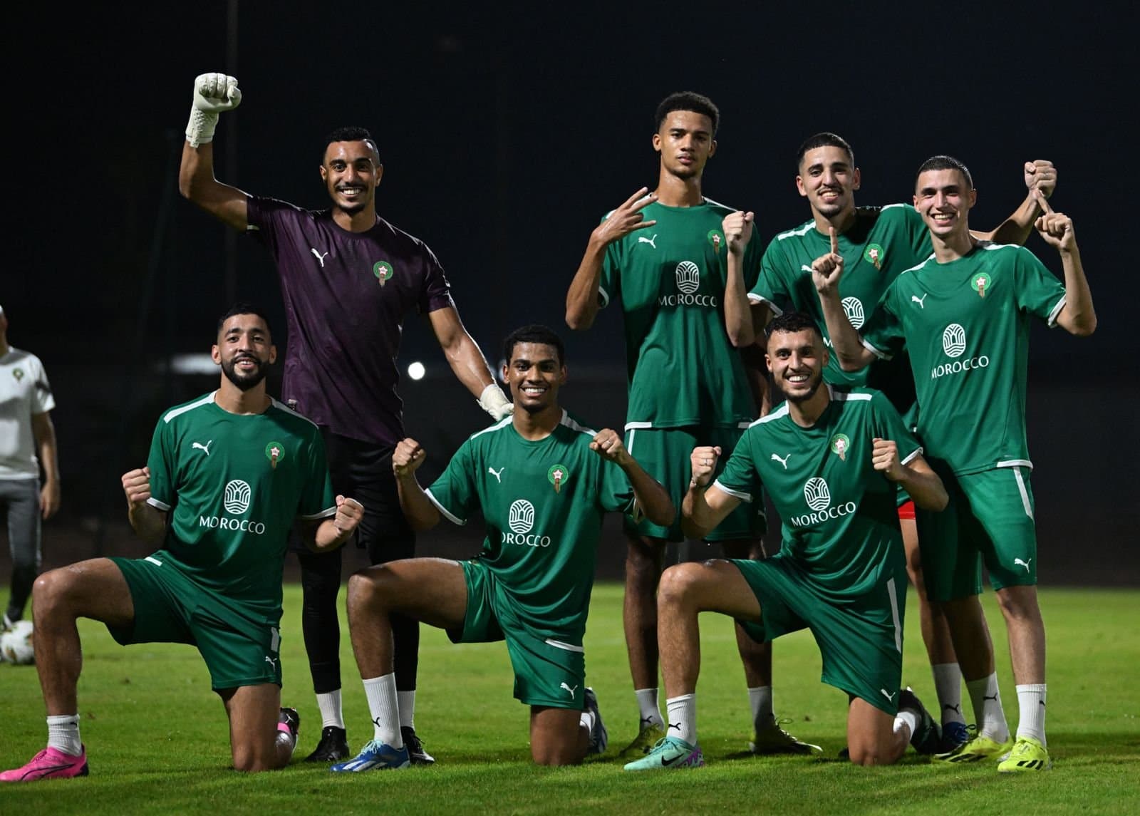  CAN : L'équipe nationale organise une séance d'entraînement avant les huitièmes de finale .