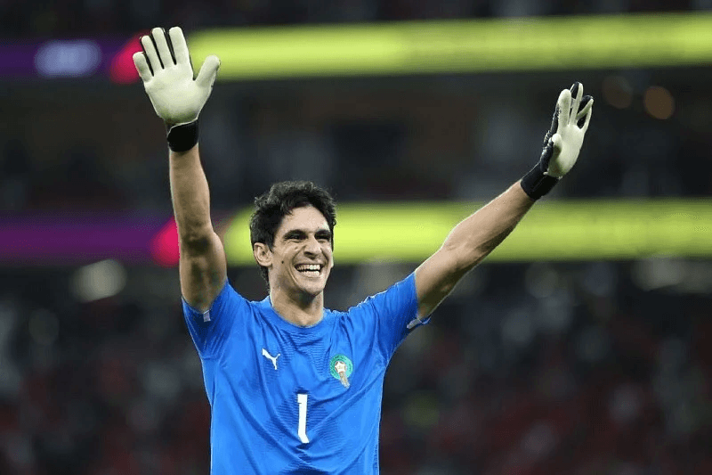 Globe Soccer : Bono en compétition avec 5 gardiens de but.