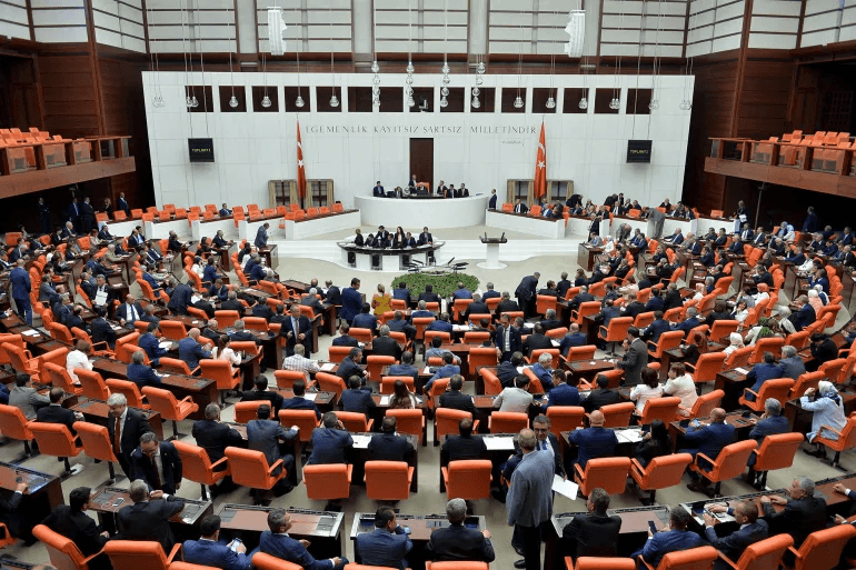 La Turquie ratifie l'adhésion de la Suède à l'OTAN.