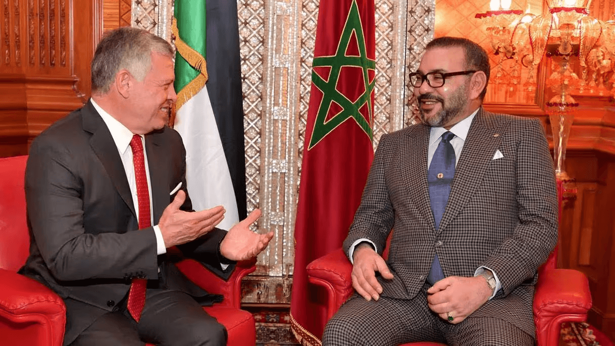 Sa Majesté le Roi félicite le Souverain jordanien à l'occasion de son anniversaire.
