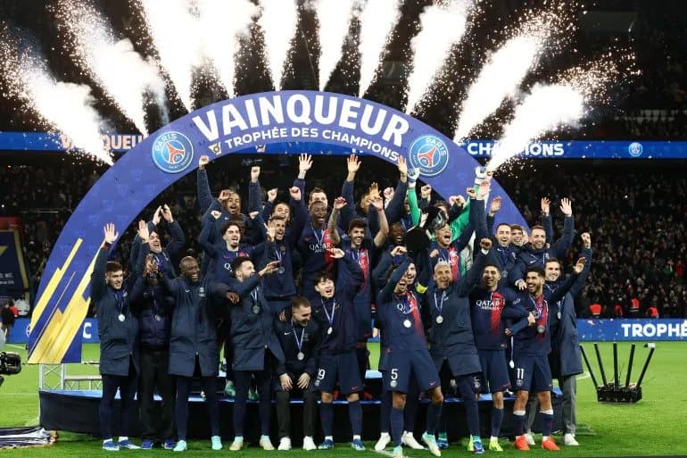 la Coupe de France Super : Le Paris Saint-Germain remporte le titre pour la 12e fois.