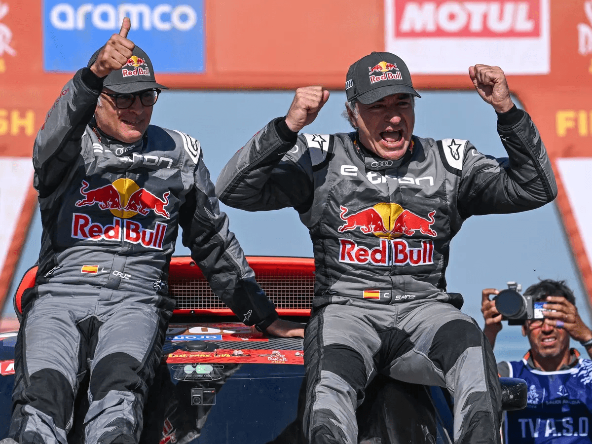 Rallye Dakar : Sainz remporte le championnat pour la quatrième fois de sa carrière.