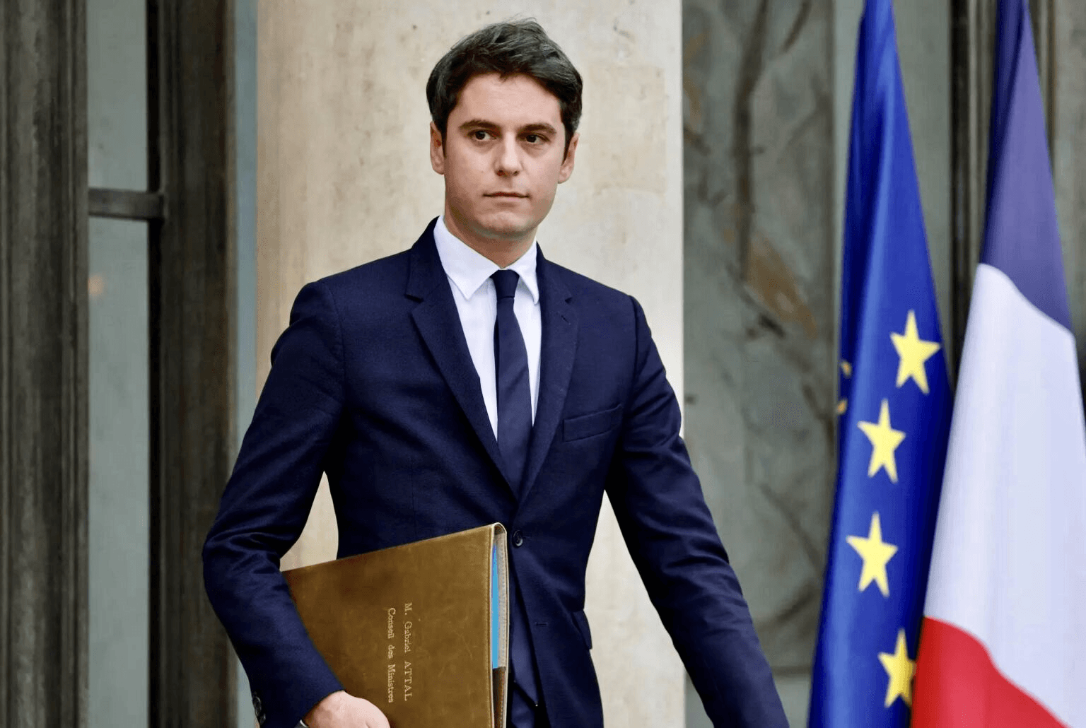 La France annonce la composition du nouveau gouvernement .  