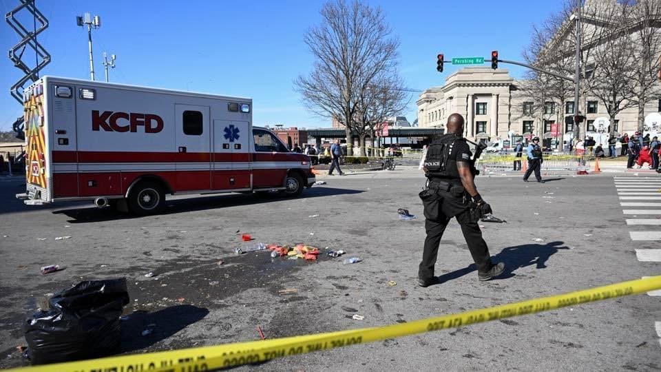 Fusillade aux États-Unis : des tirs à Kansas City lors de la parade du Super Bowl, plusieurs personnes touchées