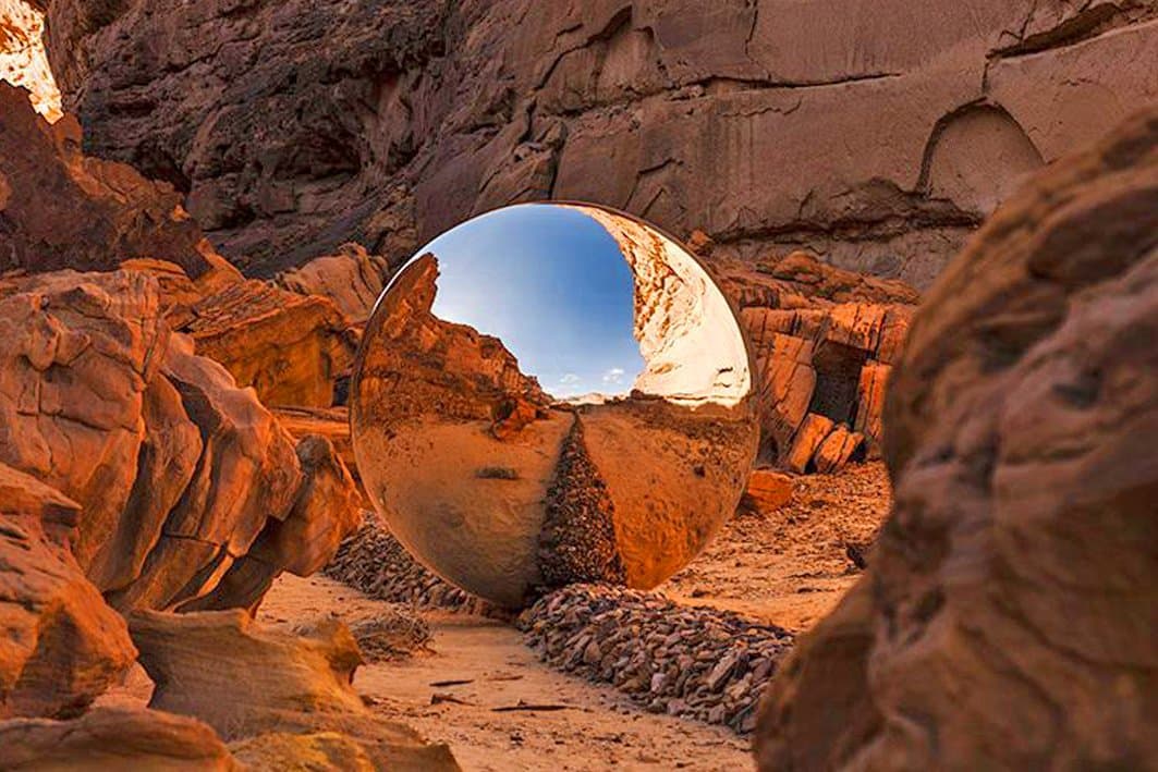 «En présence de l'absence» une exposition d'art en plein air dans le désert d'AlUla en Arabie saoudite
