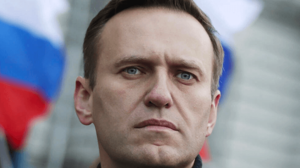 Décès du Politicien Opposant Alexeï Navalny en Prison dans l'Extrême Nord, la Russie Sous le Choc