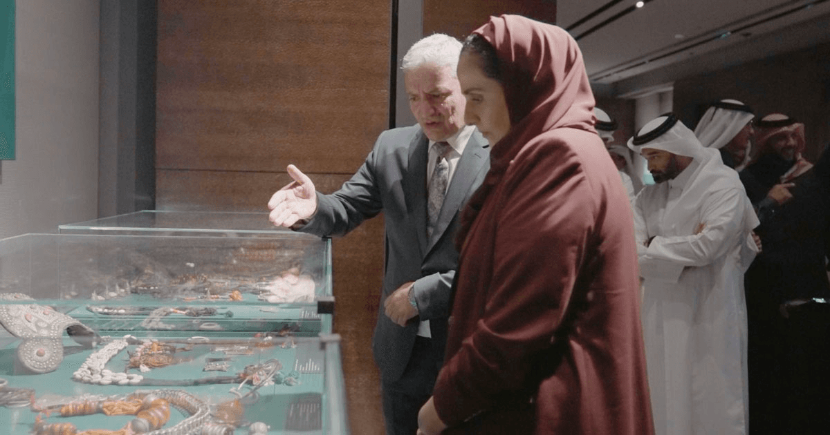 Mise en lumière de la diversité culturelle marocaine à travers 200 pièces de bijoux berbères.