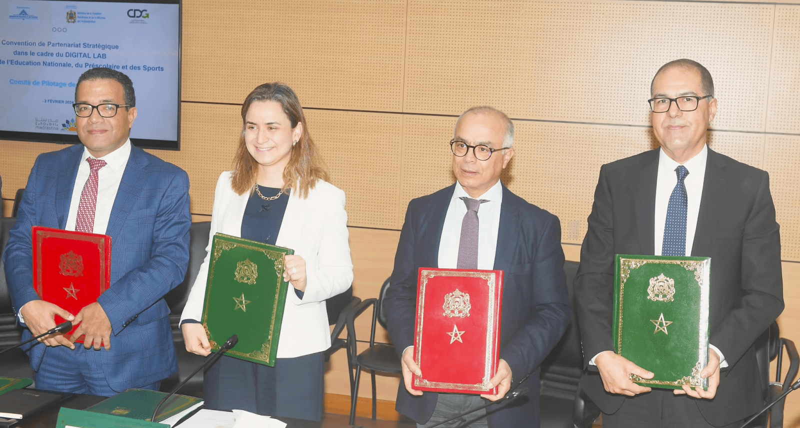 Signature d'une convention de partenariat pour la création d'un laboratoire numérique.
