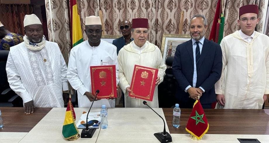 Signature d’un Protocole entre le Maroc et la Guinée sur le fonctionnement du Complexe religieux Mohammed VI de Conakry.