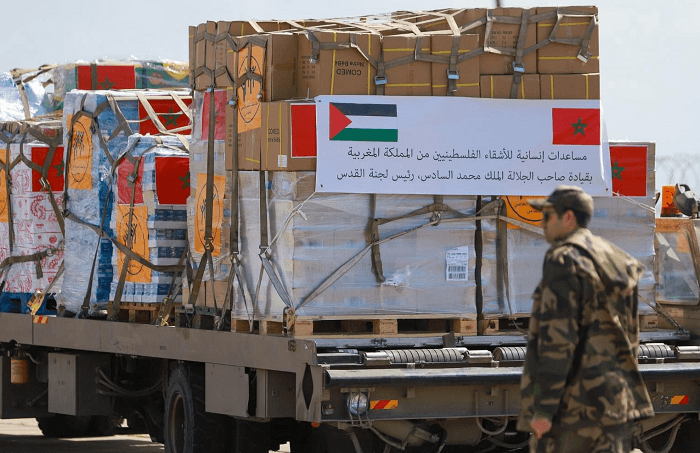 La France salue les efforts remarquables du Maroc pour l'envoi d'aides alimentaires terrestres aux Palestiniens.