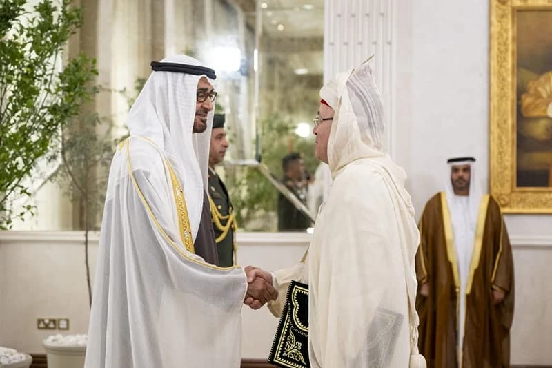 L'ambassadeur de Sa Majesté le Roi à Abu Dhabi présente ses lettres de créance au président émirati