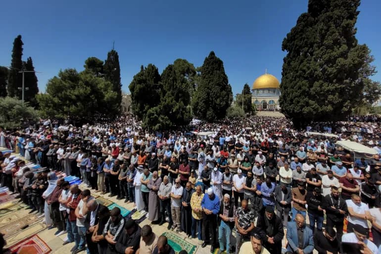 120 000 fidèles à la dernière prière du vendredi du Ramadan à la Mosquée Al-Aqsa