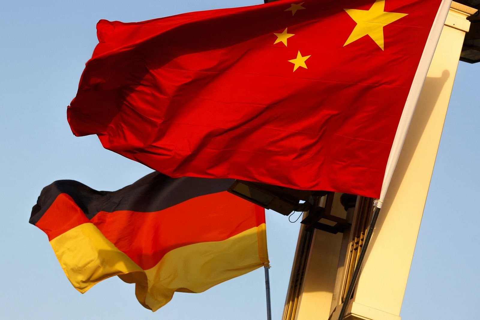Un assistant d'un député allemand a été arrêté pour espionnage au profit de la Chine.. Pékin Nie les Accusations