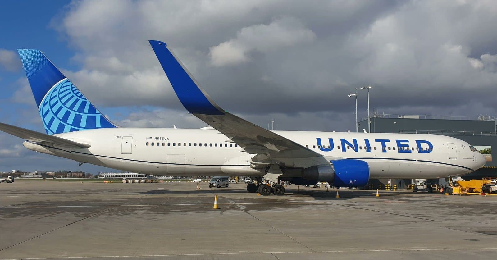United Airlines et Boeing : l'équilibre entre pertes financières et perspectives d'avenir