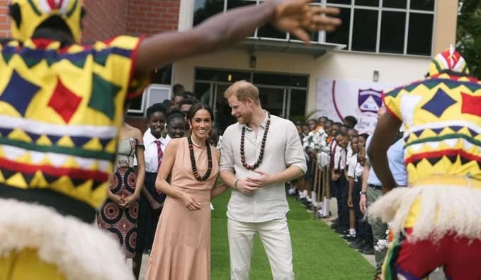 Harry et Meghan accueillis chaleureusement au Nigeria, et William rassure sur l'état de santé de Kate