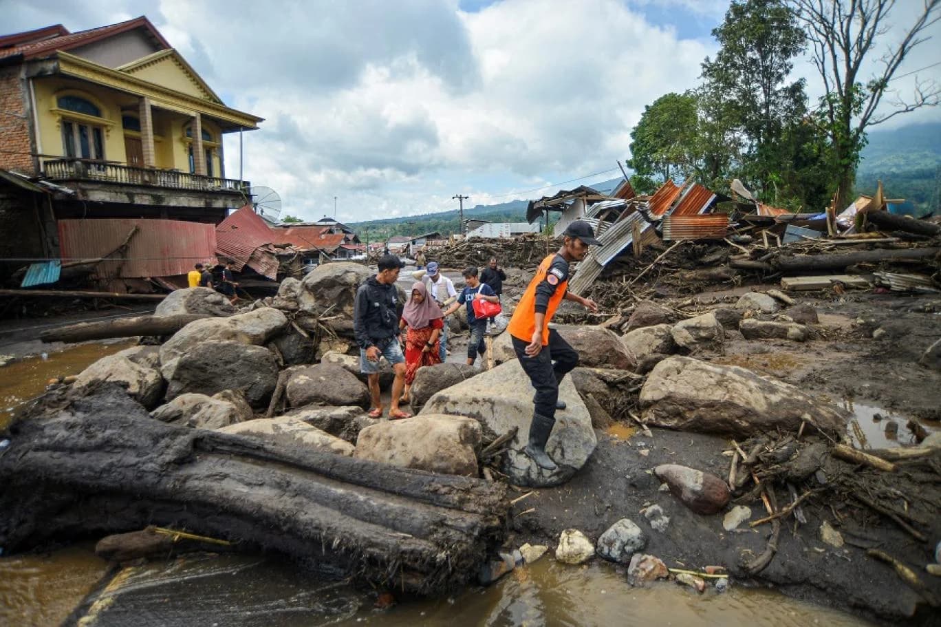 Indonésie : Bilan alarmant suite aux inondations et aux coulées de lave à Sumatra