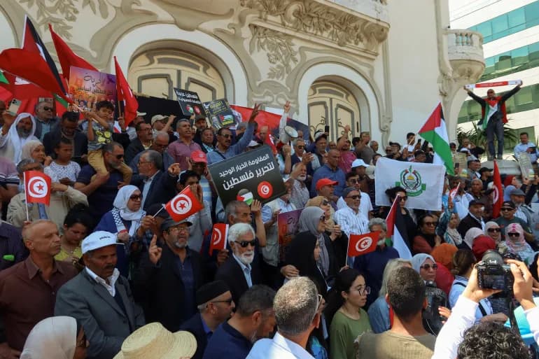 De nouvelles arrestations en Tunisie et des avocats annoncent une grève en signe de protestation