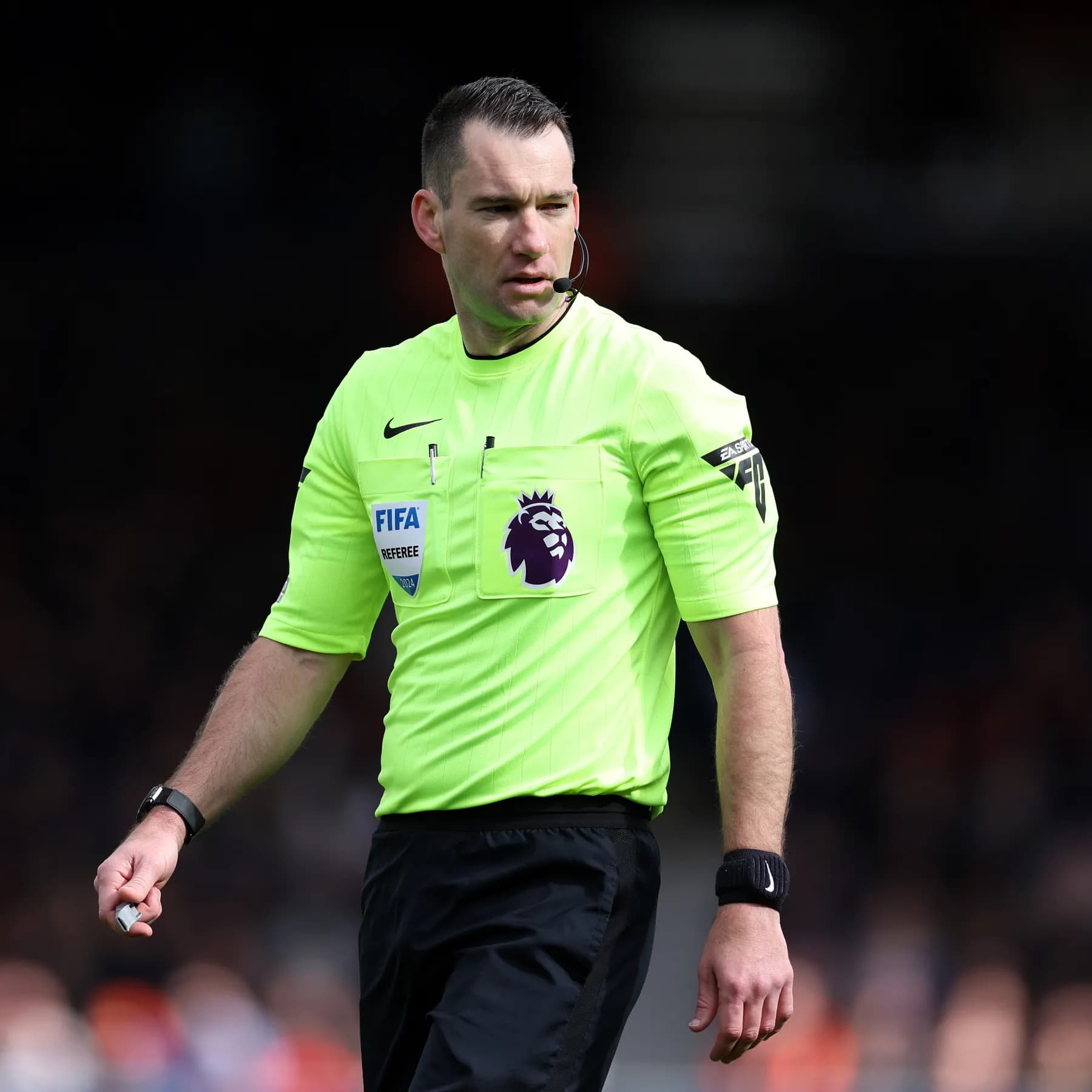 Un Arbitre Équipé d'une Caméra : Une Première dans la Premier League Anglaise