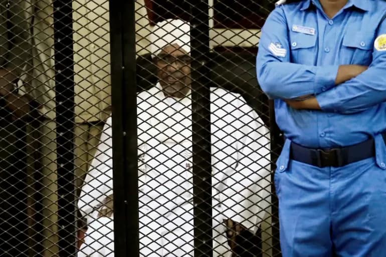 Attentes du transfert d'Al-Bashir d'Omdurman vers le nord du Soudan et demandes de sa libération sous caution