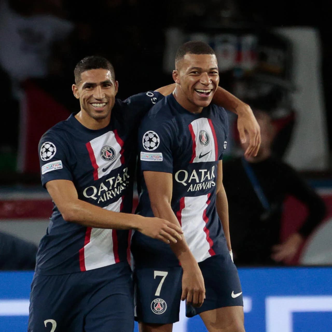 Mbappé et Hakimi en compétition lors d'une vente aux enchères caritative