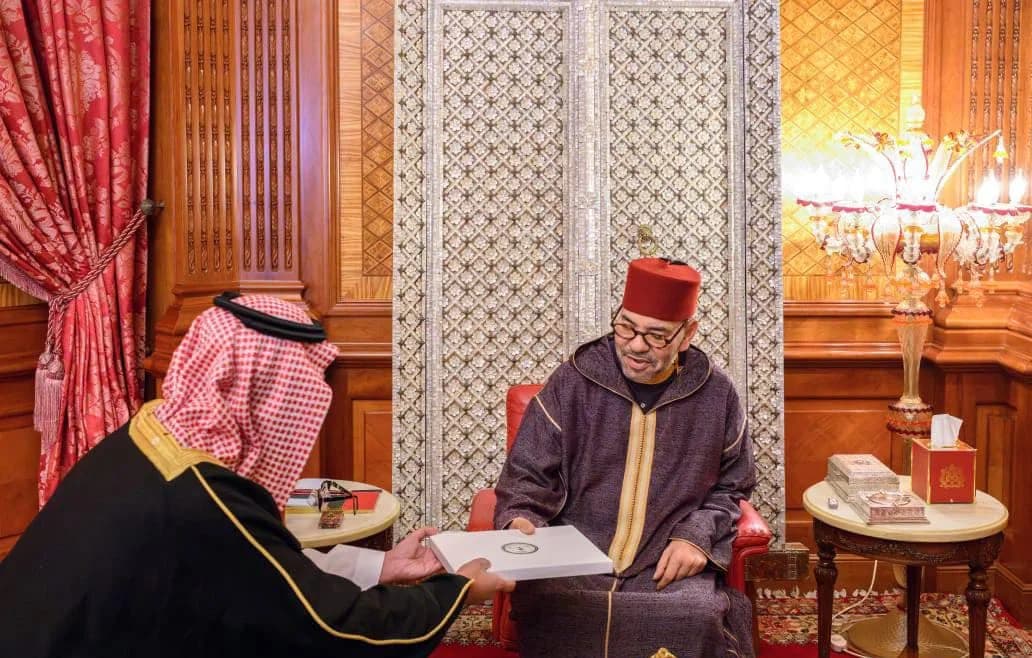 SM le Roi reçoit le Prince Turki Ben Mohammed Al Saoud, émissaire du Serviteur des Lieux Saints de l’Islam, porteur d’un message au Souverain