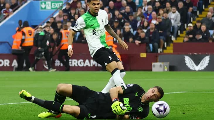 Martinez, le premier gardien de la Premier League à encaisser 3 buts contre son camp