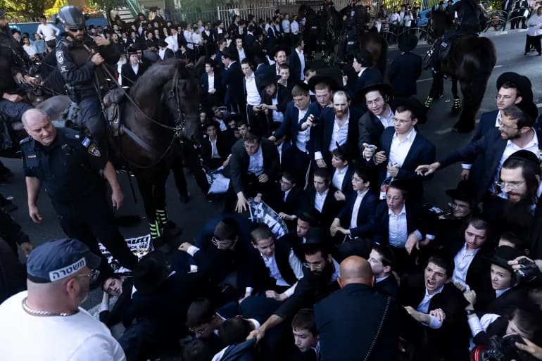 Les Juifs ultra-orthodoxes manifestent à nouveau contre la décision de les enrôler dans l'armée d'occupation
