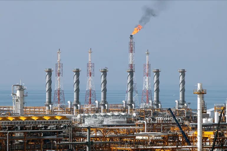Pression occidentale sur l'Iran concernant son programme nucléaire et appel téléphonique entre un informateur et Poutine