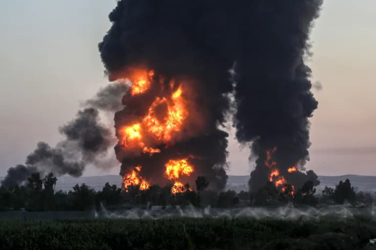 Dix blessés dans l'incendie d'une raffinerie de pétrole à Erbil et les tentatives pour l'éteindre se poursuivent